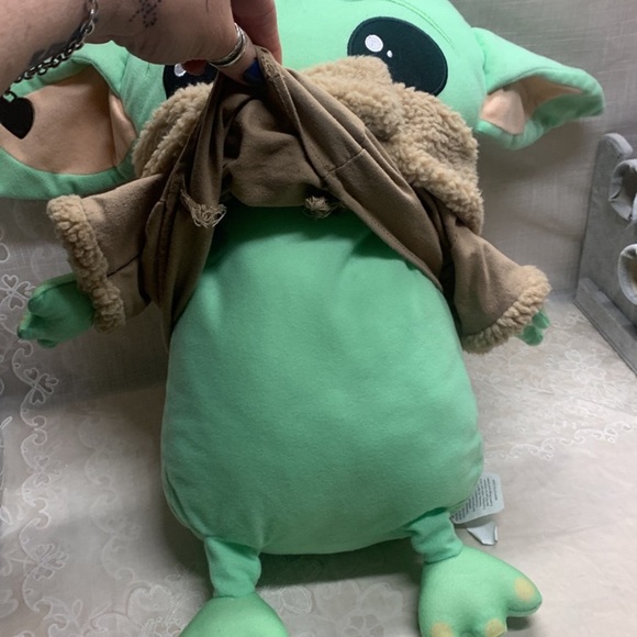 21"x 10" Star Wars The child baby Yoda plush cuddle pillow with hands & feet - Picture 10 of 12
